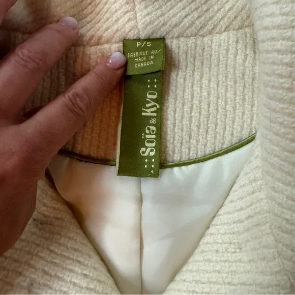 Double breasted pea coat can be worn with or without belt. Fits smaller- 2-4 - Picture 7 of 9